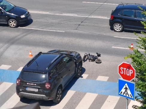 Saobraćajna nezgoda na Dobrinji, jedna osoba lakše povrijeđena