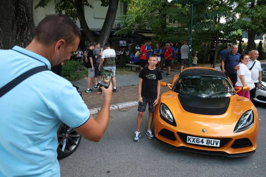 Na Vilsonovom šetalištu u Sarajevu predstavljeno 50 luksuznih i sportskih automobila