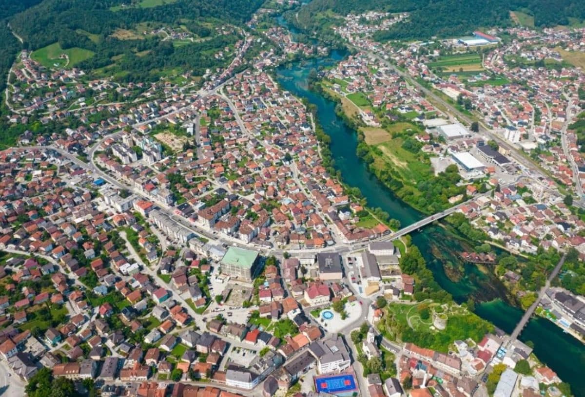 U Bosanskoj Krupi ubijen muškarac, uhapšena njegova supruga