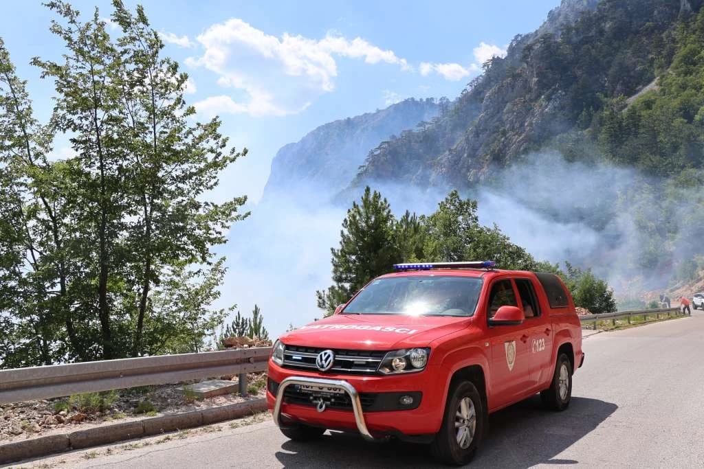 Hercegovina gori: Vatra ne posustaje u Konjicu i Neumu
