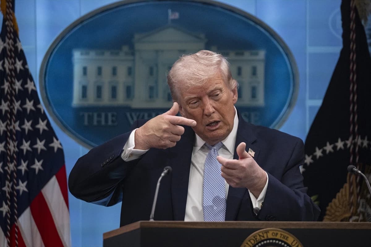Trump se krio u kamionu za dostavu hrane i mijenjao avion zbog iranske prijetnje