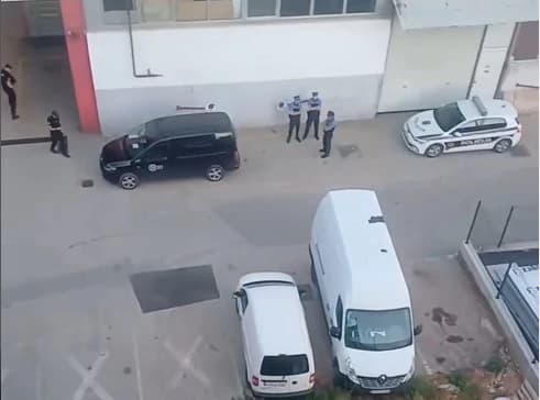 Drama u Hrasnici: Muškarac prijeti da će se baciti sa zgrade u krugu nekadašnjeg FAMOS-a
