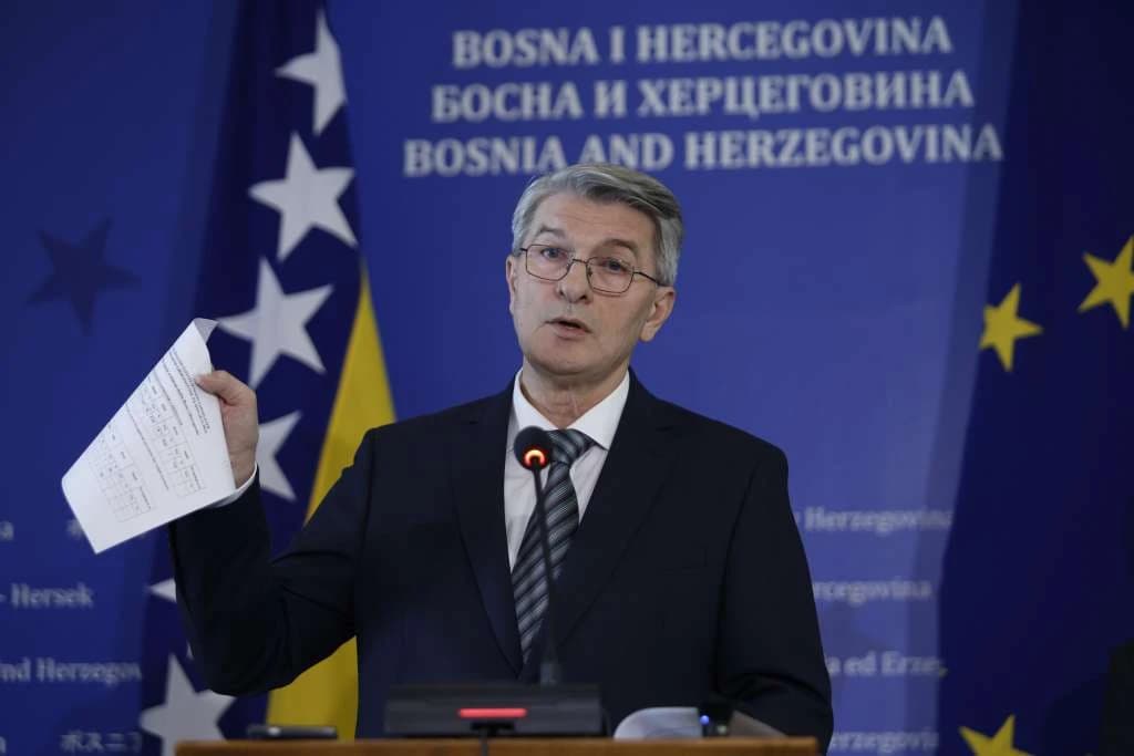 Mehmedović: SNSD i HDZ kontrolišu 81 posto rukovodećih pozicija u institucijama BiH
