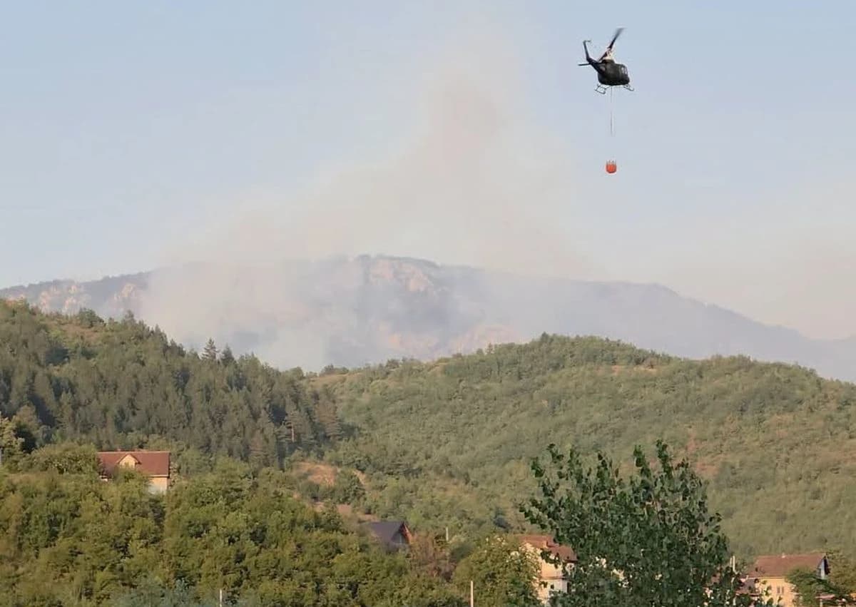 Požar kod Konjica se širi, od jutra djeluje helikopter OSBiH, na terenu sve raspoložive snage