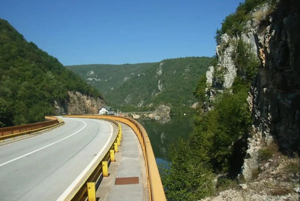 Zbog radova od sutra potpuna obustava saobraćaja na cesti Jajce-Crna Rijeka