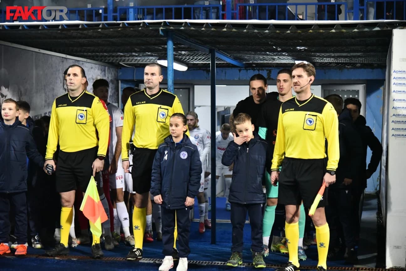 Ćehaja (desno) završio sudijsku karijeru
