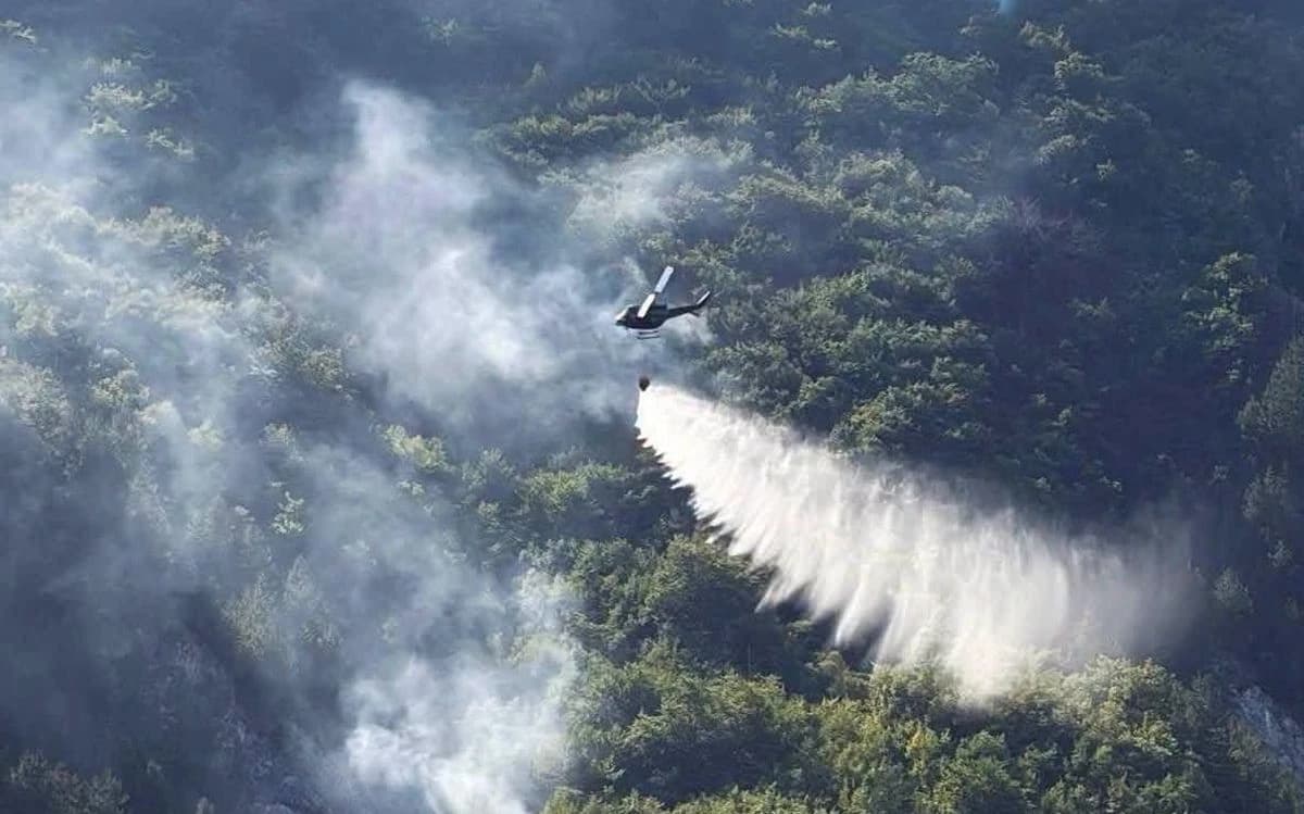 Helikopter OSBiH upućen na gašenje požara na planini Plješevici kod Bihaća