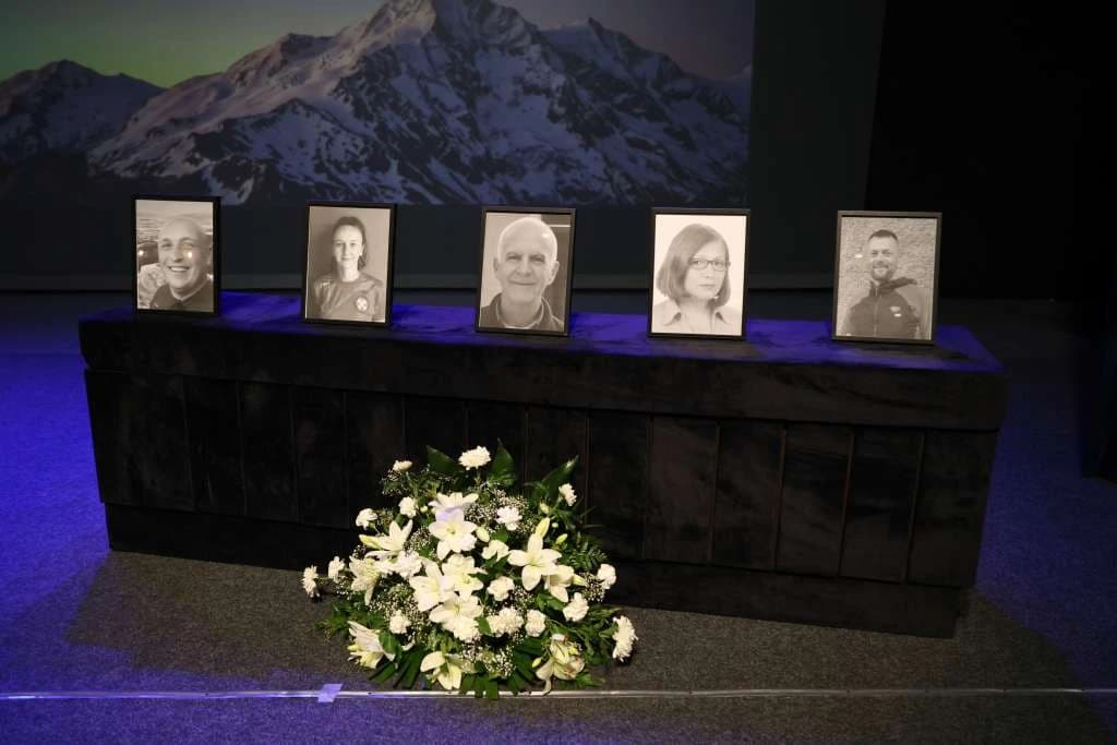 Oproštaj od pet bh. planinara stradalih na Elbrusu: Emotivna komemoracija održana u zeničkom Pozorištu