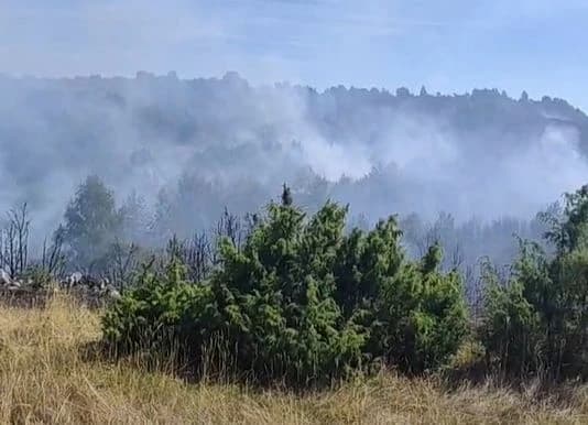 Širi se požar kod Goražda: Gašenje iz zraka jedina opcija, helikopter nadletio i zasad se vratio u bazu