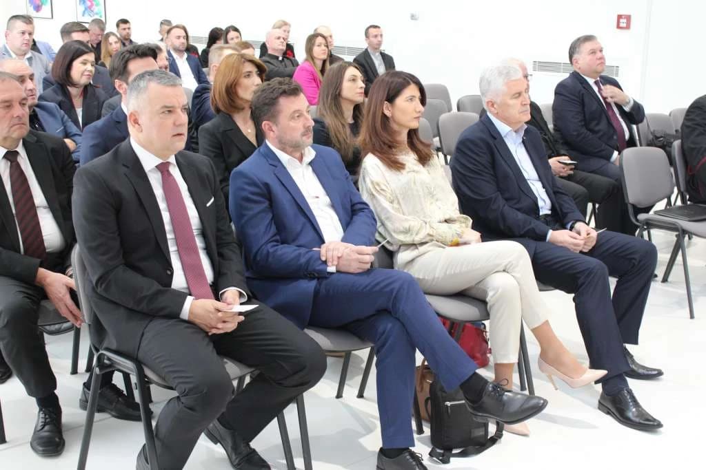Izborna reforma na društvenim mrežama: Profil HDZ-ove kandidatkinje raste brzinom munje, ko su zapravo novi pratitelji?