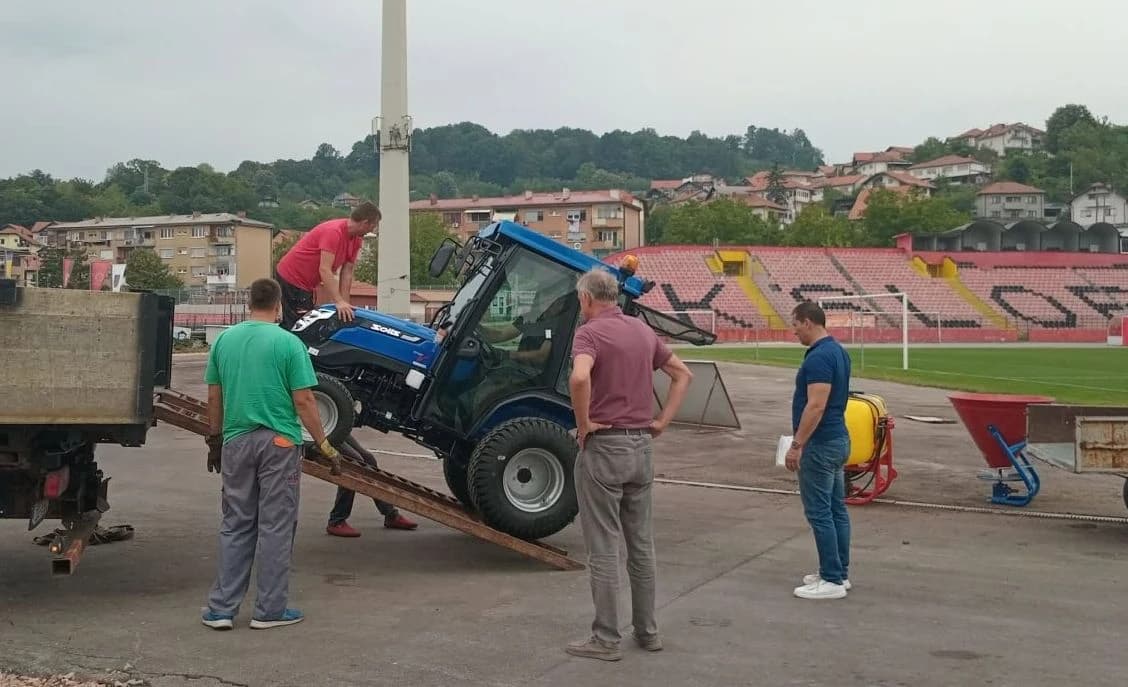 Stadion Tušanj dobio traktor vrijedan 42.000 KM