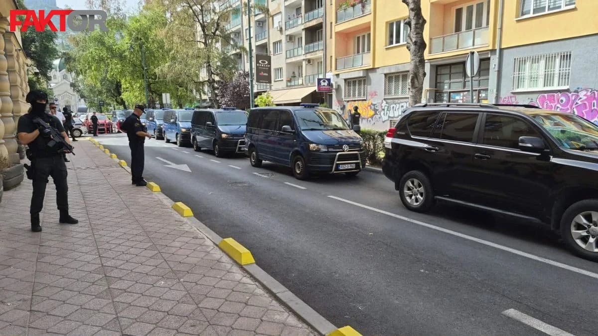 Šmrk i ostali: Pogledajte dovođenje uhapšenih u Tužilaštvo KS