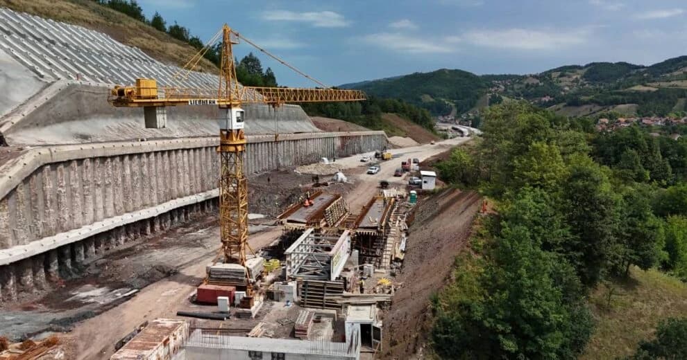 Tragedija kod Zenice: Na gradilištu u mjestu Ponirak poginula dva radnika, treći prebačen u bolnicu