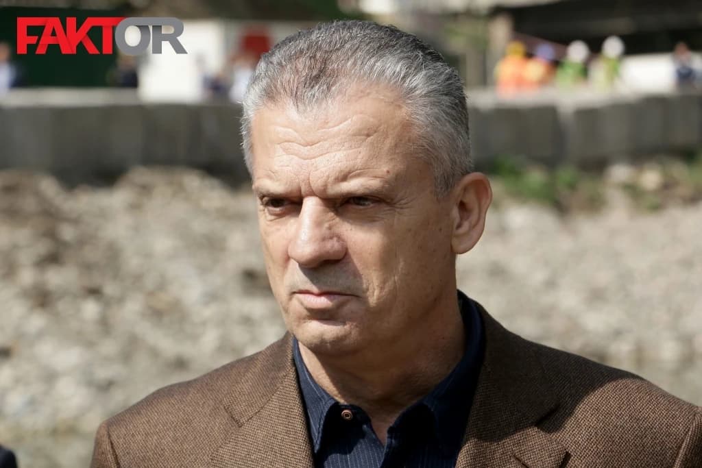 Radončić prozvao Konakovića zbog SDS-a, Bećirovića zbog šutnje