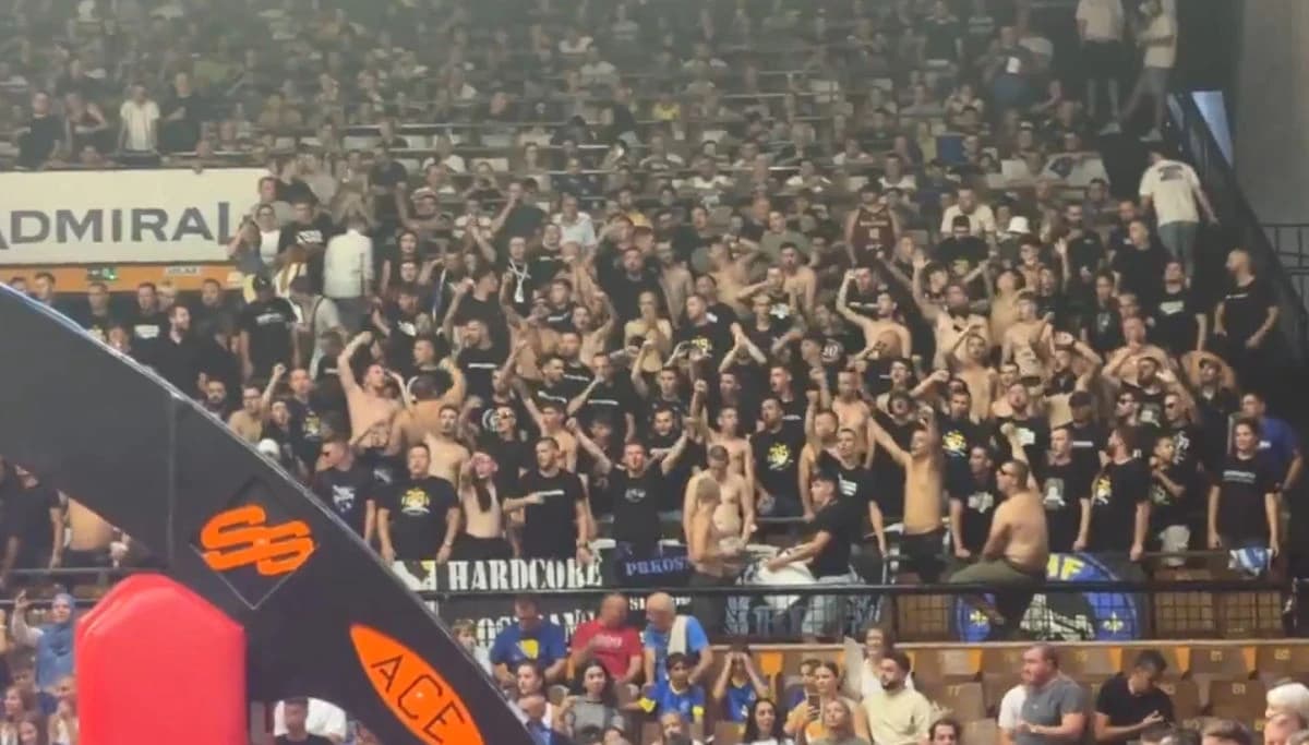 Ratni zločinac Ratko Mladić od navijača BiH dobio ono što je i zaslužio