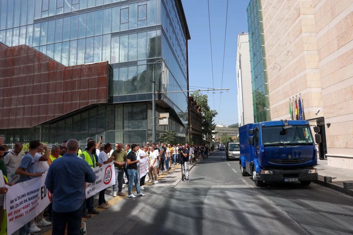 Protest pred Delegacijom EU-a
