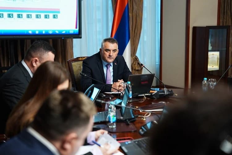 Za osnovce 100 KM, za srednjoškolce i studente 150 KM jednokratne pomoći u RS-u