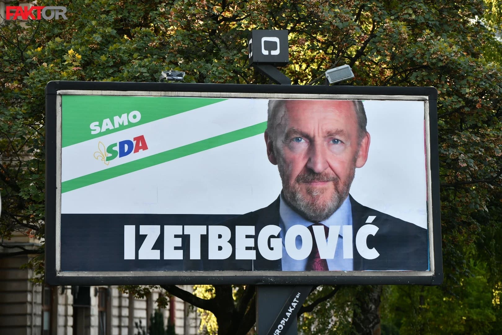 Počela trka za glasove: Sarajevo osvanulo prekriveno plakatima i sloganima