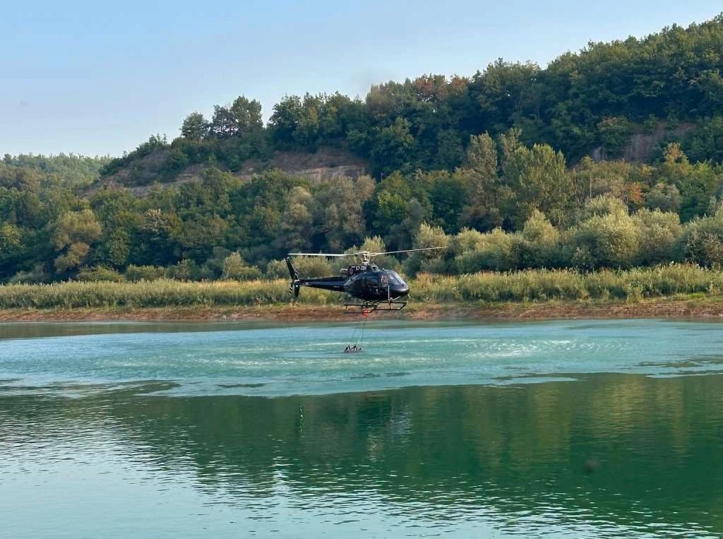 Helikopter Vlade ZDK gasio šumski požar kod Kaknja