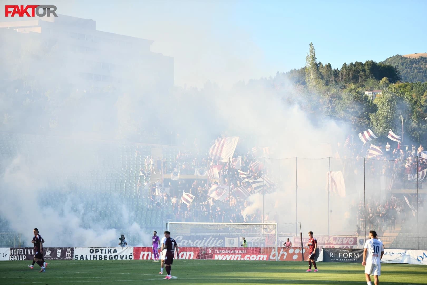 Navijači Sarajeva pred derbi na Grbavici: Daj mi, majko, šibicu...