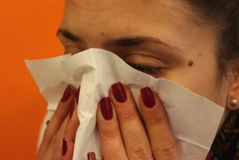 Dileme koje muče građane: Da li imam koronavirus ako mi curi nos?  