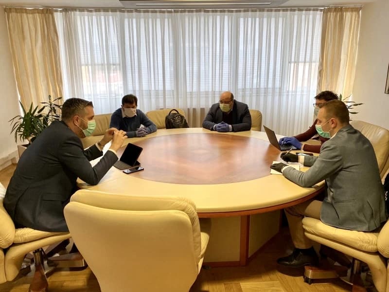 Za učenike osnovih škola u RS-u 1.000 računara