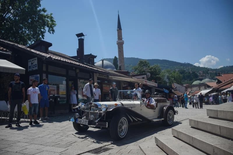 Međunarodni oldtimer cabrio skup u Sarajevu okupio učesnike iz pet zemalja