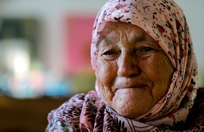 U genocidu izgubila sinove i muža: Hanifa Đogaz ostala sama u selu u blizini Potočara