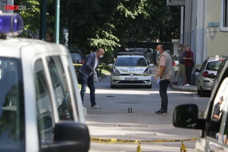 U eksploziji na Grbavici oštećeno 11 automobila, poslovni prostor i stan
