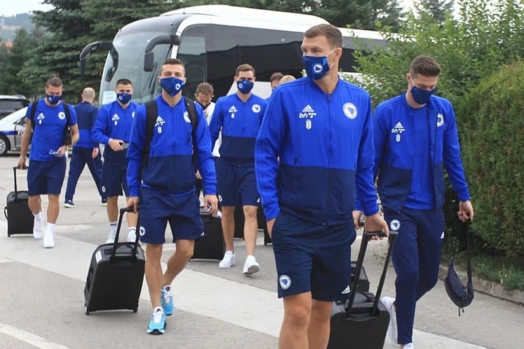 Svi su nosili maske: Zmajevi otputovali u Italiju