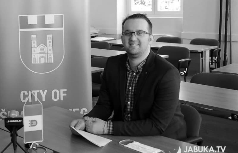 U 31. godini od koronavirusa: Preminuo Mario Pinjuh, novinar iz Širokog Brijega