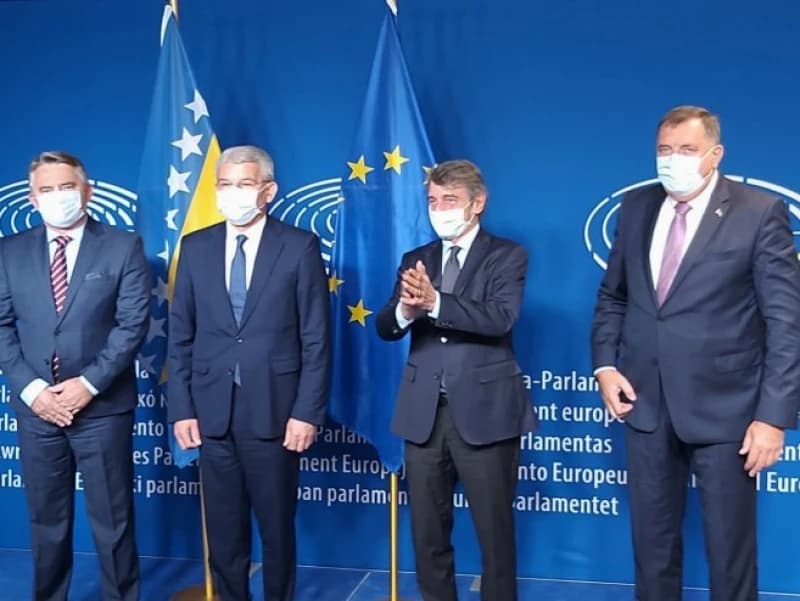 Članovi Predsjedništva BiH sa Davidom Sassolijem
