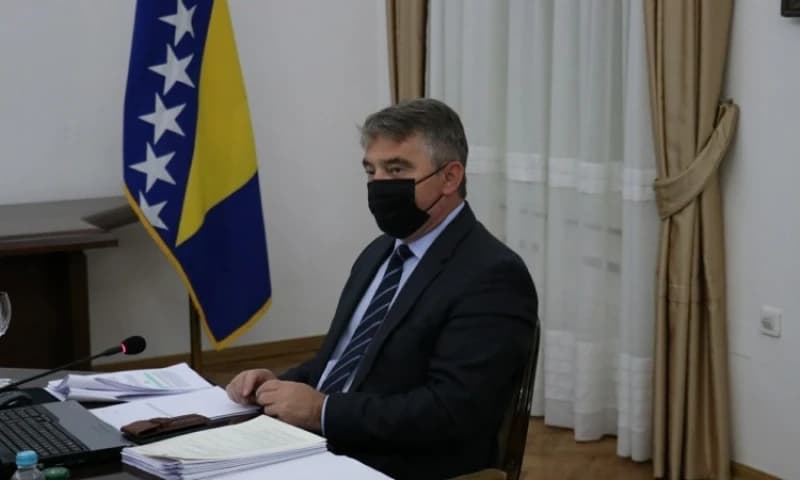 Komšić: Nema nikakve odluke o Kosovu, ako ima neka je Dodik pokaže