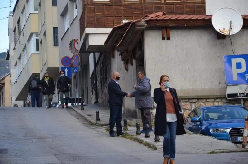 Komšije zabrinute zbog osobe pozitivne na COVID-19 koja ne poštuje izolaciju