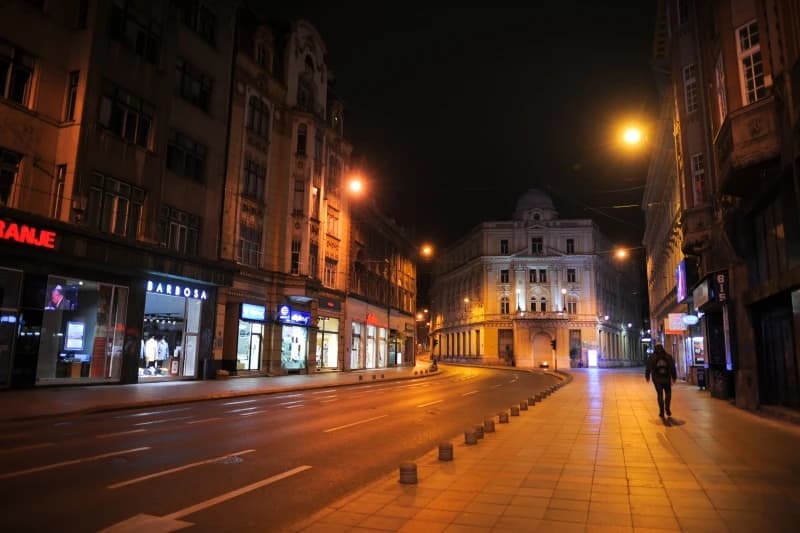 U FBiH počela primjena ograničenja kretanja, ulice Sarajeva sinoć puste