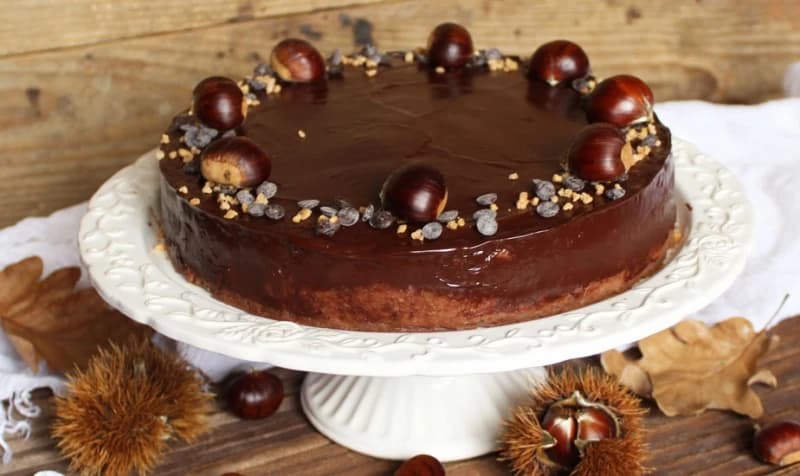 Sočna torta od kesten-pirea i čokolade koja se priprema bez grama brašna
