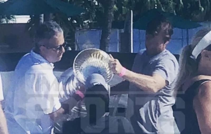 Ne mare za koronavirus: Svi gosti na zabavi pili iz šampionskog pehara