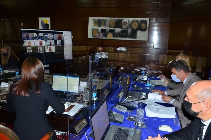 Vlada FBiH usvojila informaciju o hitnom projektu za COVID-19