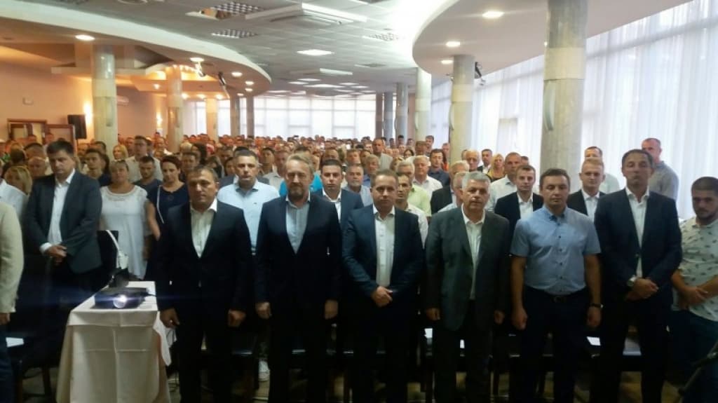 Tribina SDA Bihać.jpg