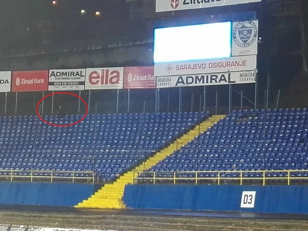 Navijač Željezničara ostao usamljen na tribini