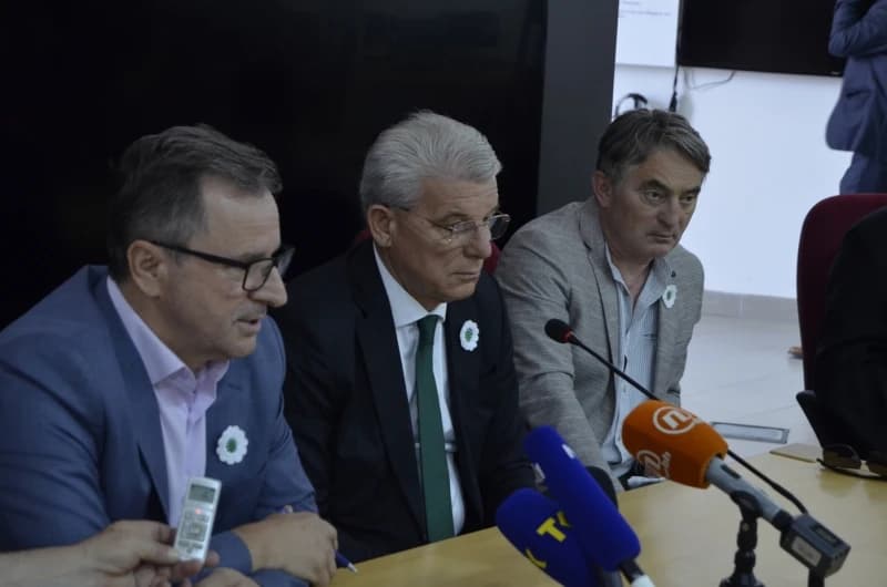 Komšić u Srebrenici: Možete računati na Džaferovića i mene dok god budemo hodali ovom zemljom