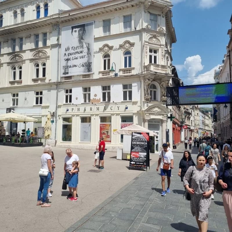 Galerija 11/07/95: Grafiti UN vojnika u fokusu obilježavanja genocida u Srebrenici