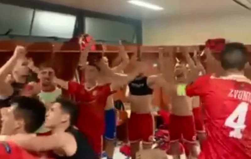 Pjesma Rođenih odjekuje Atinom