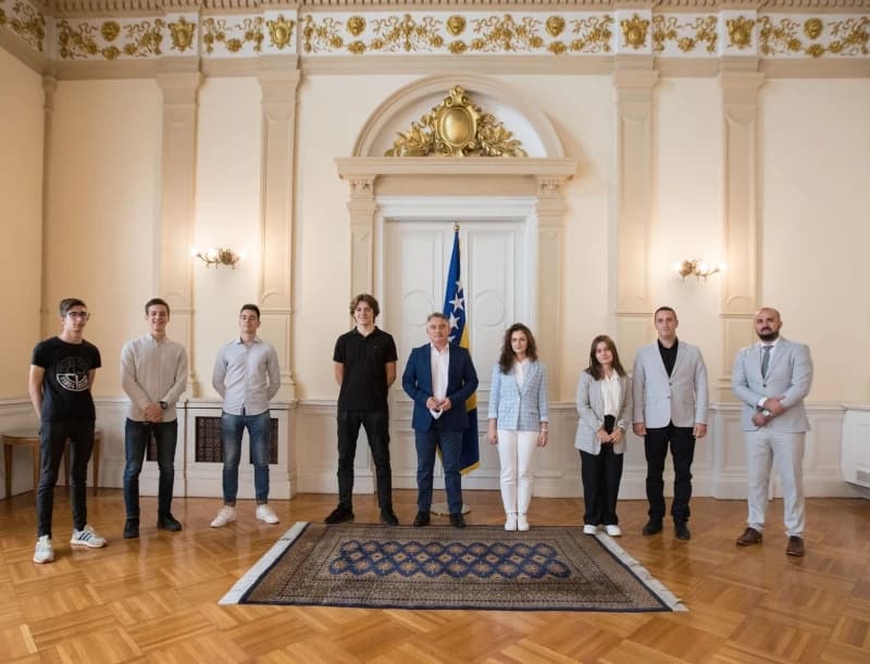 Komšić primio robotičku reprezentaciju BiH