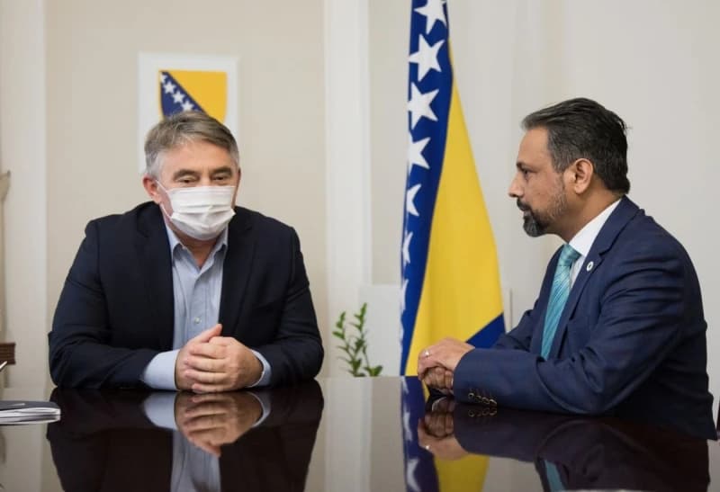 Komšić sa dr. Azmijem: Dužni smo svakodnevno pričati o onom što se dešavalo u Srebrenici