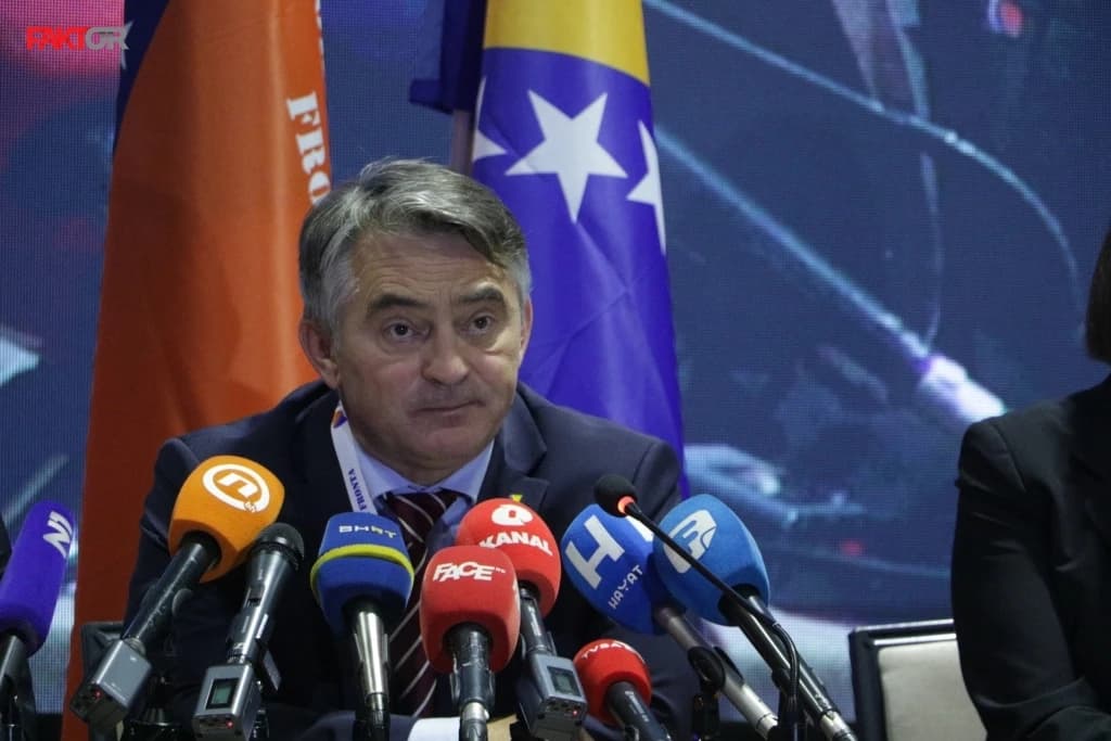 Komšić objavio fotografiju s ocem, bio je na Kongresu DF-a