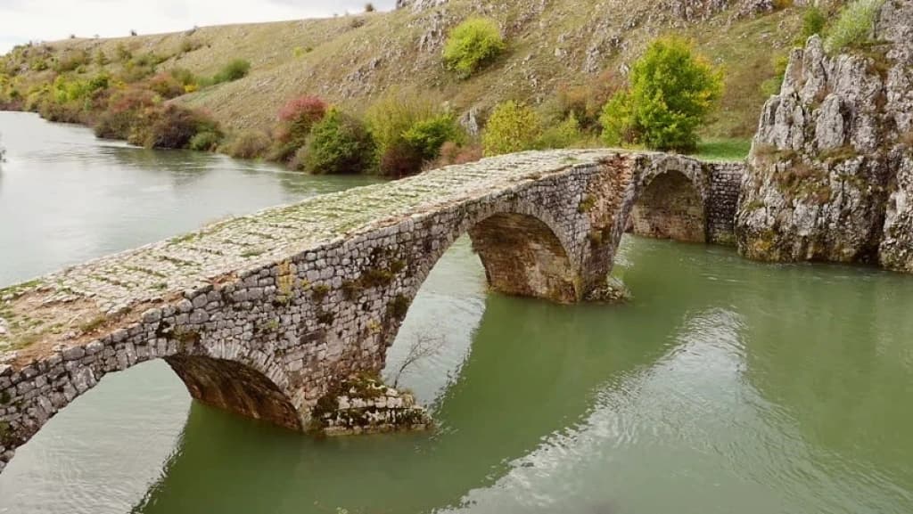 Nekropola na Drecelju, stari vodovod u Derventi i most "Ovčiji brod" kod Nevesinja na listi