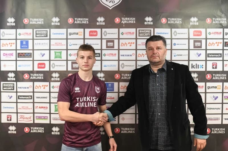 Sedam igrača Akademije FK Sarajevo potpisalo profesionalne ugovore