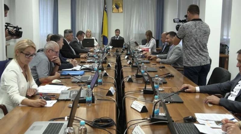Vlada FBiH: Iz budžeta uplaćena sredstva kantonima za reforme i projekte od značaja za FBiH