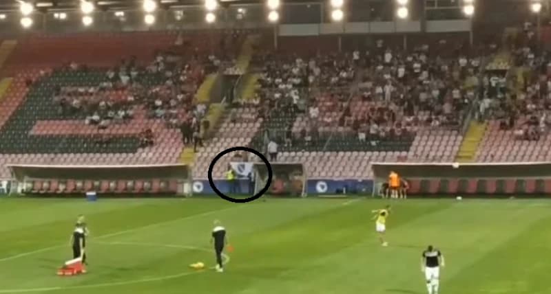 Delegat na Bilinom polju krenuo skinuti zastavu sa ljiljanima, navijači mu nisu dopustili